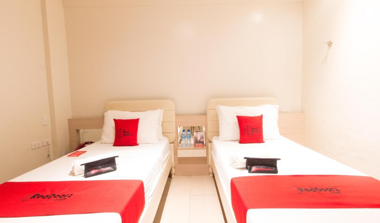 Reddoorz @ General Segundo Avenue Laoag Hotel ภายนอก รูปภาพ